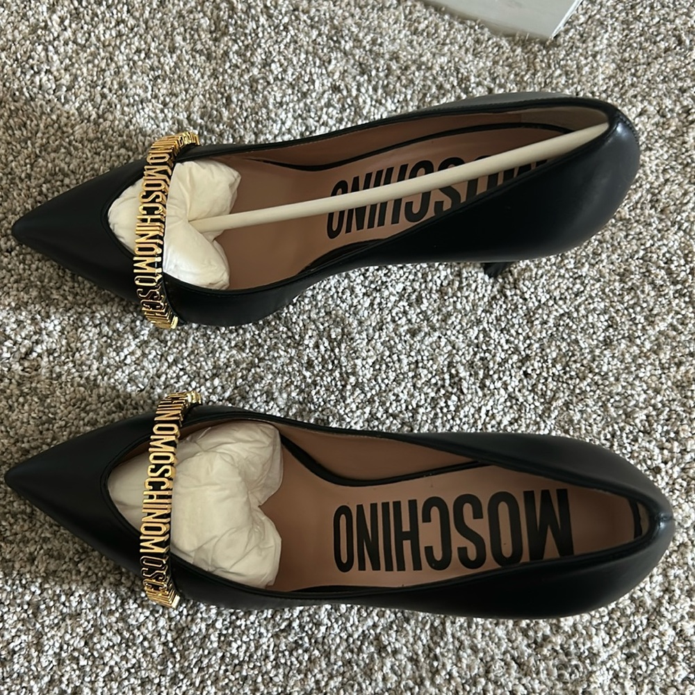 NEW MOSCHINO 102MM Logo Leather Pumps